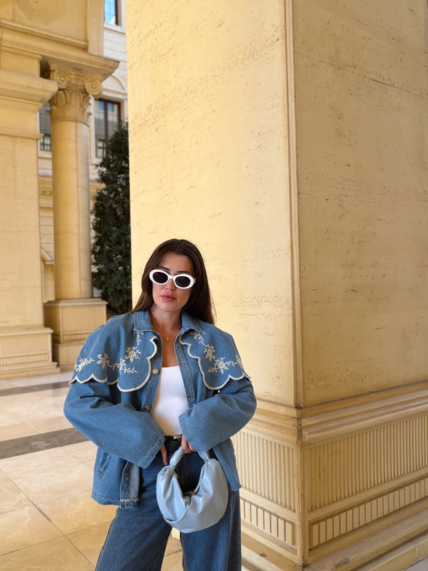 Bebe Yaka Nakışlı Denim Ceket