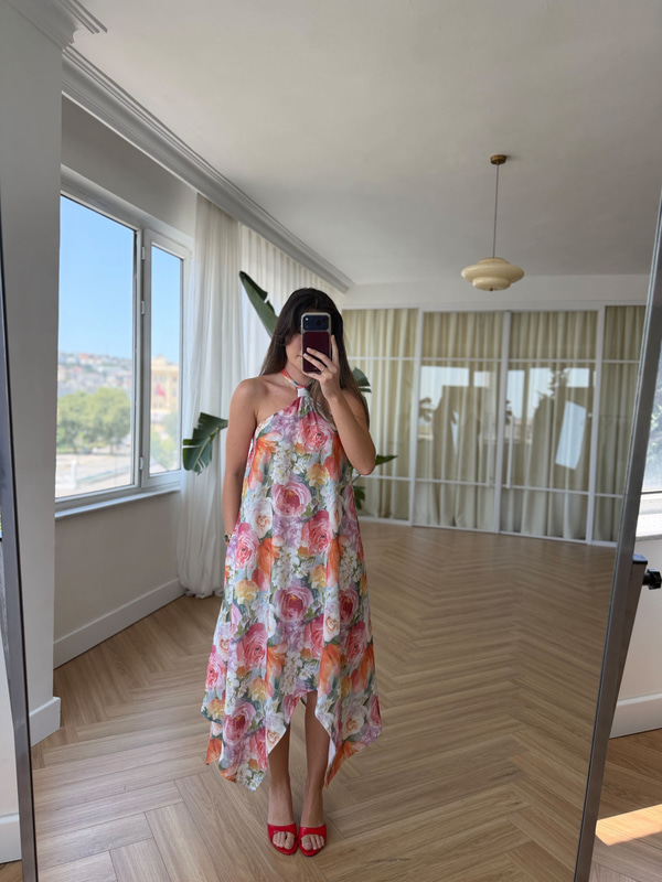 Boyundan Bağlamalı Floral Desen Elbise