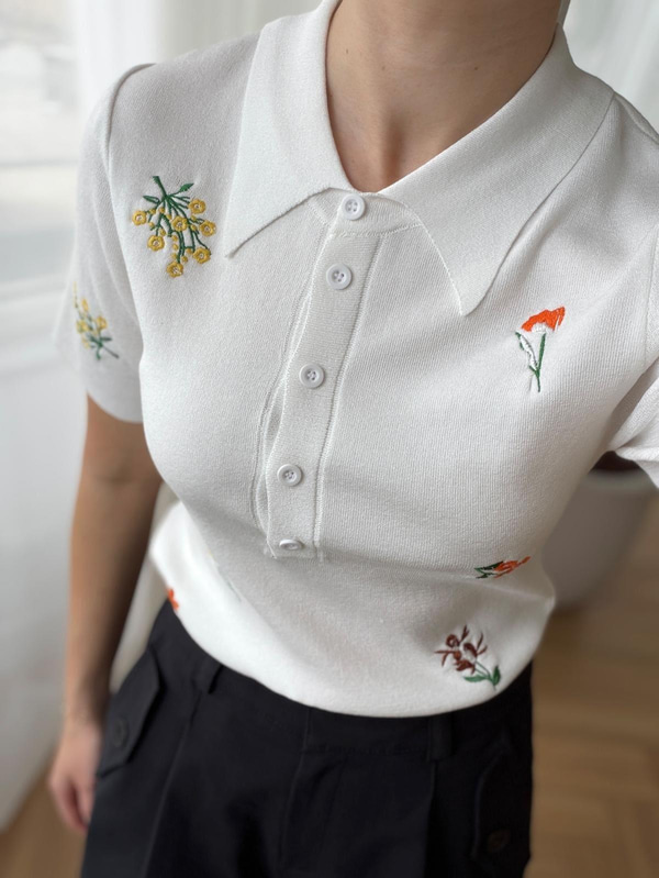 Çiçek Nakışlı Polo Yaka Beyaz Triko Tshirt