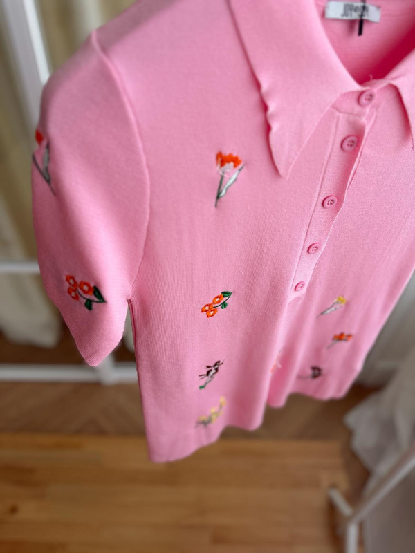 Çiçek Nakışlı Polo Yaka Pembe Triko Tshirt