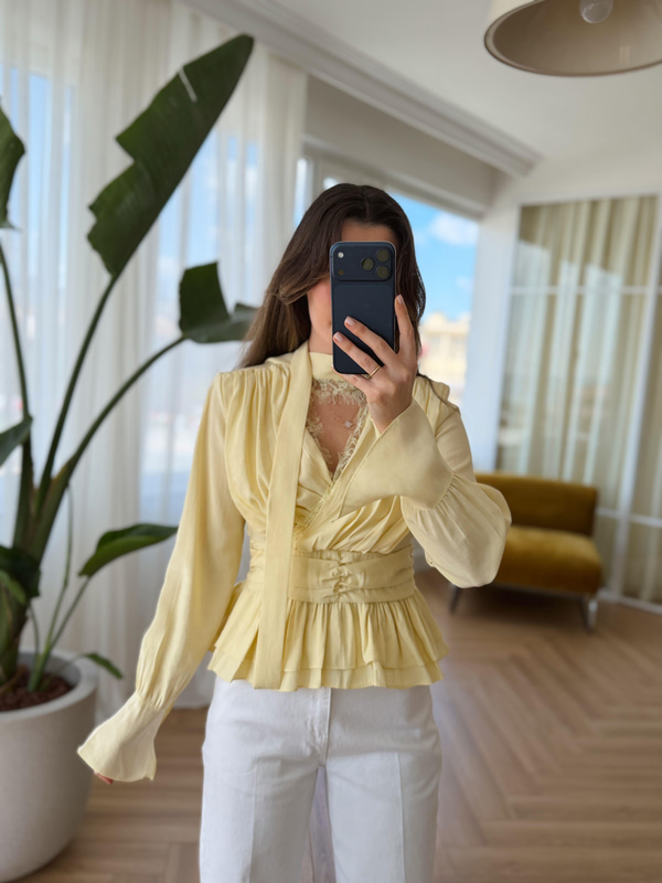 Dantelli Fularlı Sarı Tensel Bluz