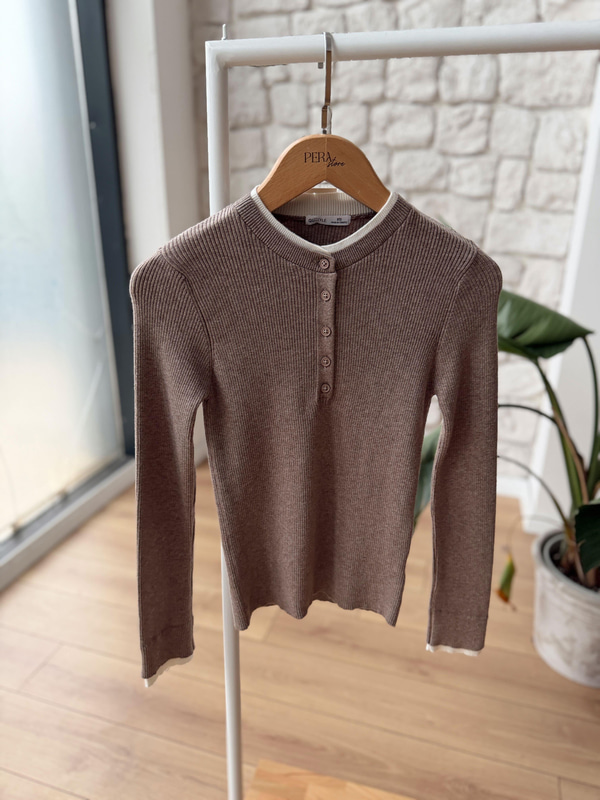 Ekru Biyeli Vizon Düğmeli Triko