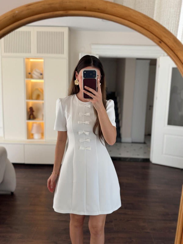 Fiyonk Detaylı Beyaz Elbise