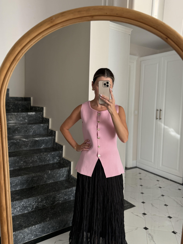 Gold Düğmeli Pembe Triko Yelek
