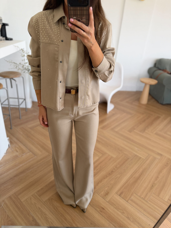 Gömleği Taş İşlemeli Bej Gabardin Takım