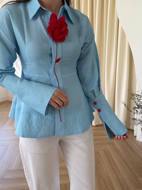 Gül Broşlu Çizgili Gömlek - Mavi