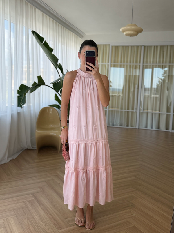 İşlemeli Halter Yaka Pembe Elbise