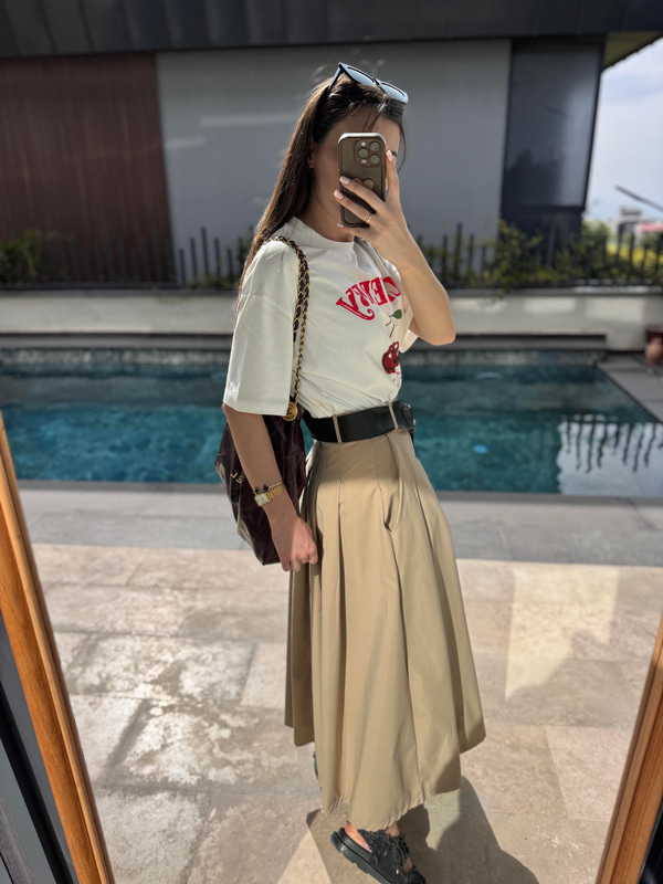 Kemerli Pileli Bej Rengi Midi Etek