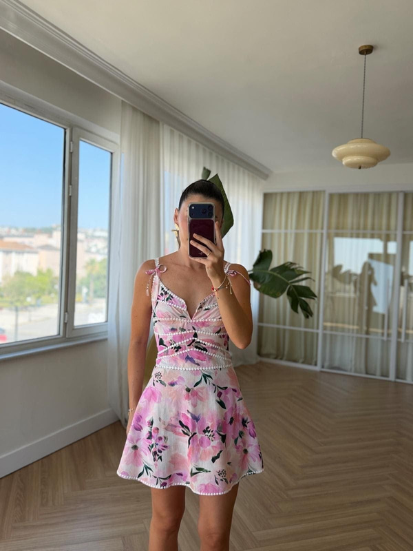Kısa Biyeli Floral Desen Elbise 