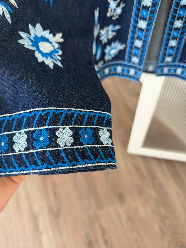 Mavi Çiçek Nakışlı Denim Ceket