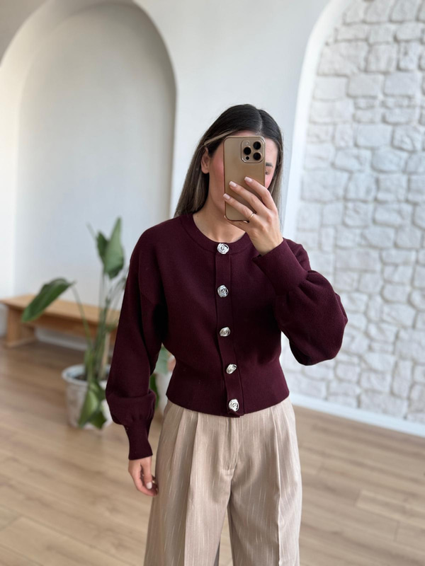 Metal Gül Düğmeli Bordo Hırka