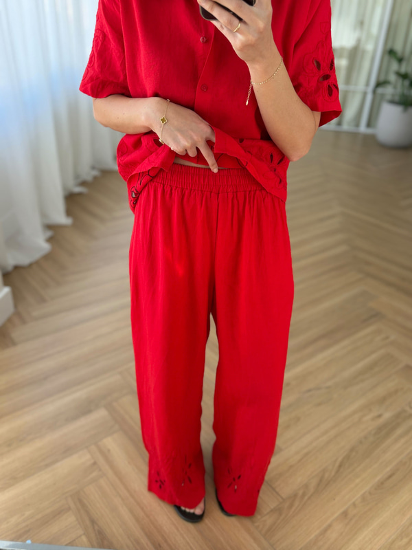 Nakış Detaylı Kırmızı Pantolon