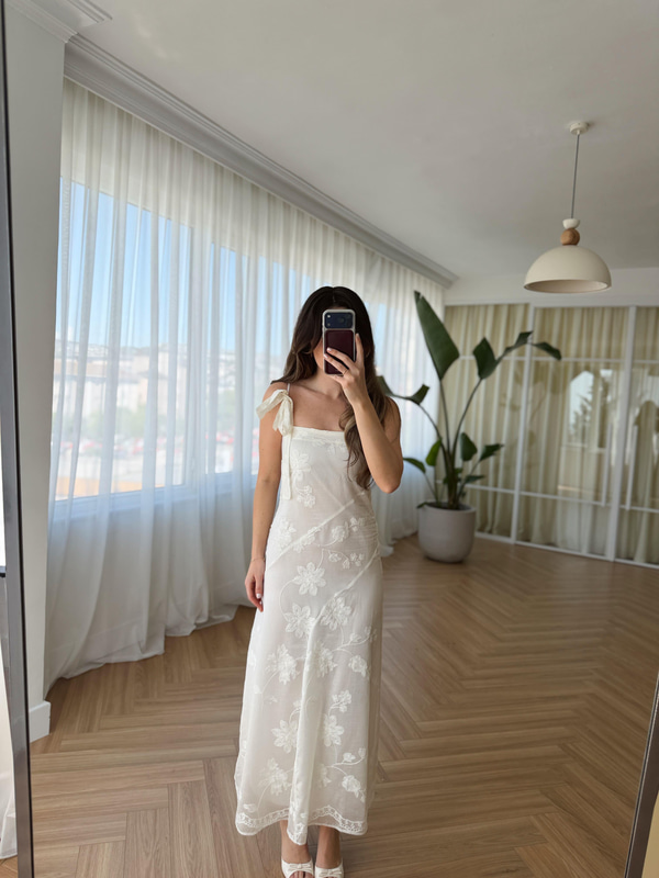 Nakışlı Askılı Ekru Elbise