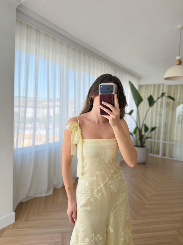 Nakışlı Askılı Sarı Elbise