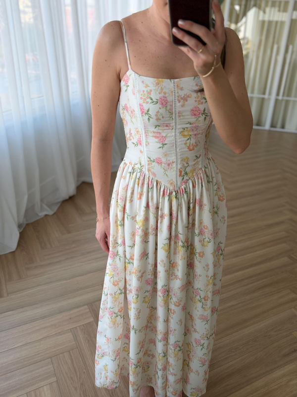 Nosa Floral Desen Krem Elbise