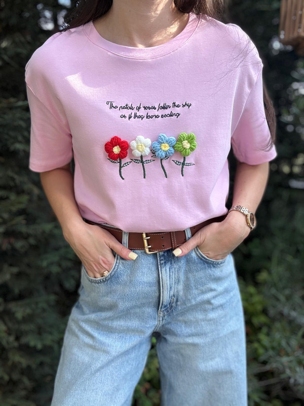 Örgü Çiçek İşlemeli Pembe  Basic T-Shirt