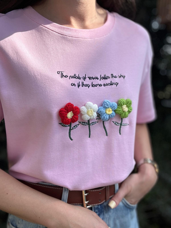 Örgü Çiçek İşlemeli Pembe  Basic T-Shirt