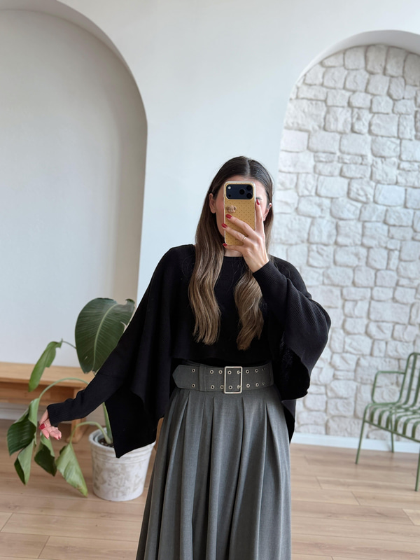 Pelerinli Siyah Triko