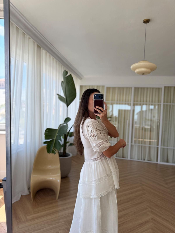 Pileli Nakışlı Ekru Bluz