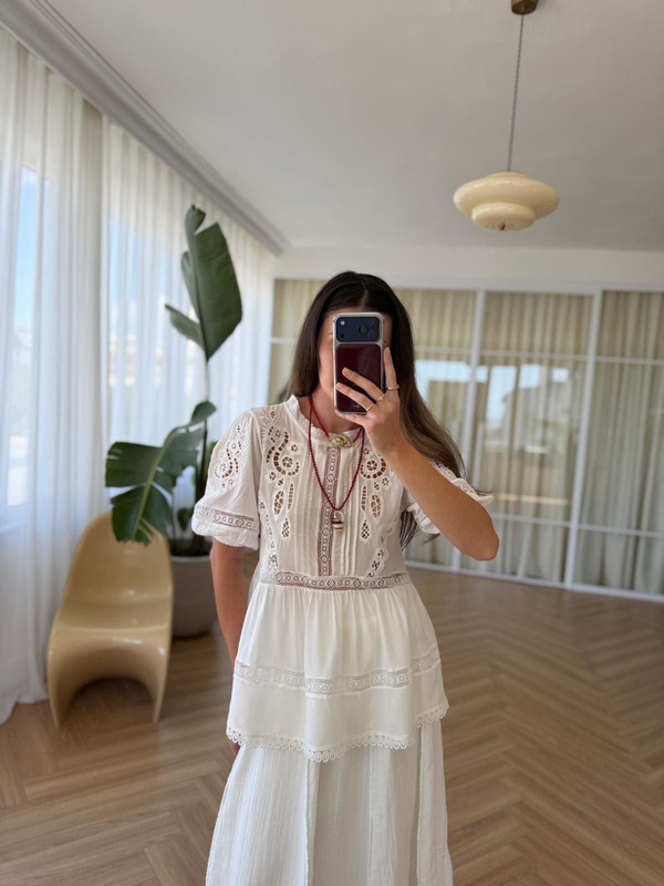 Pileli Nakışlı Ekru Bluz