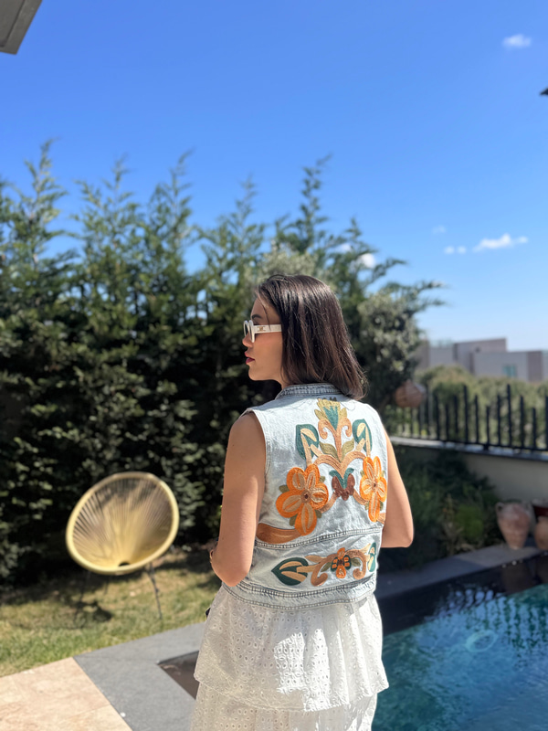 Renkli Nakış İşlemeli Kot Yelek