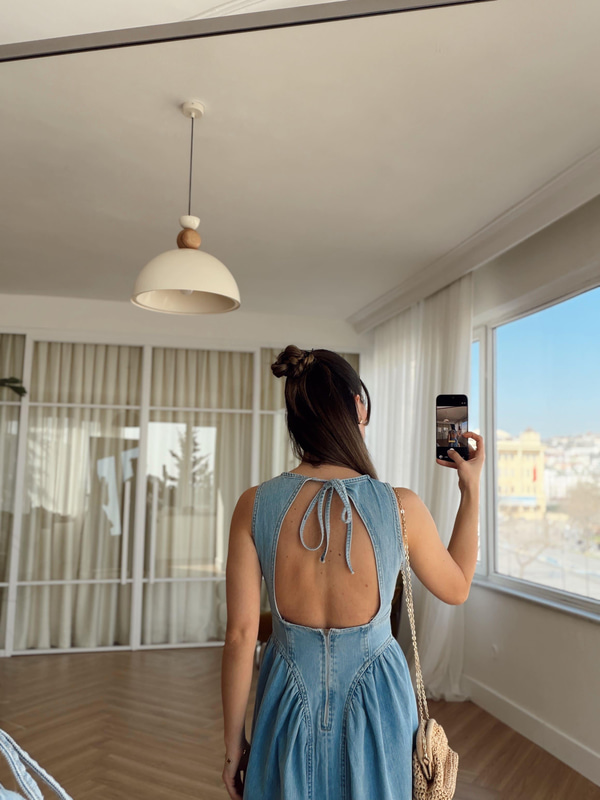 Sırt Detaylı Buz Mavisi Denim Elbise