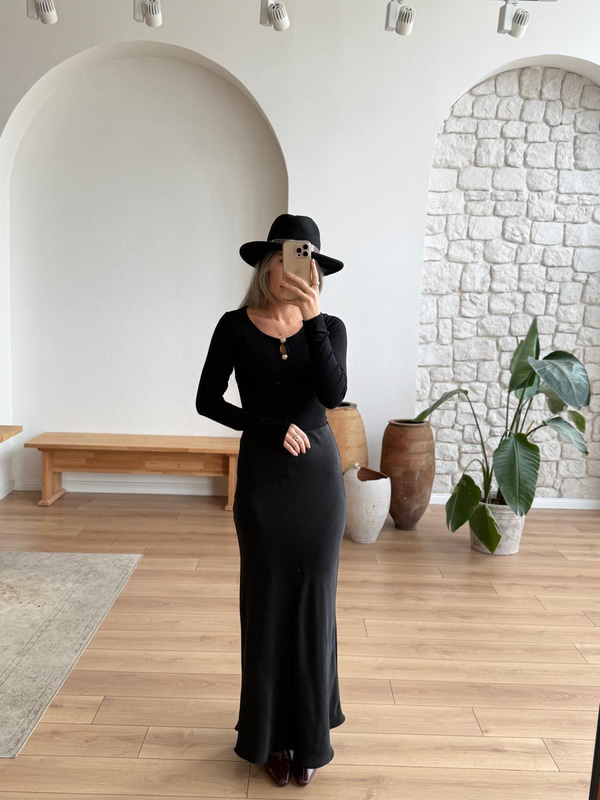 Siyah Saten Balık Etek