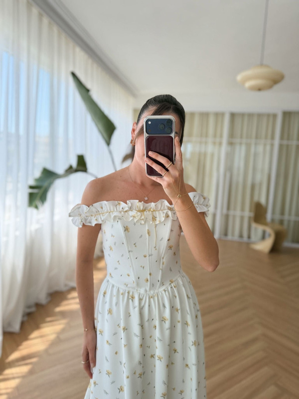 Yakası Fırfırlı Sarı Çiçekli Korsajlı Elbise 