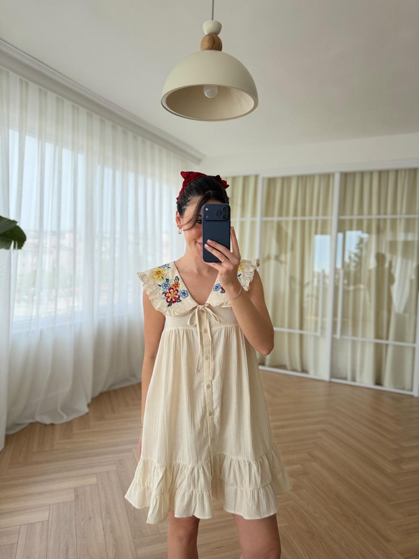 Yakası Nakışlı Keten Elbise