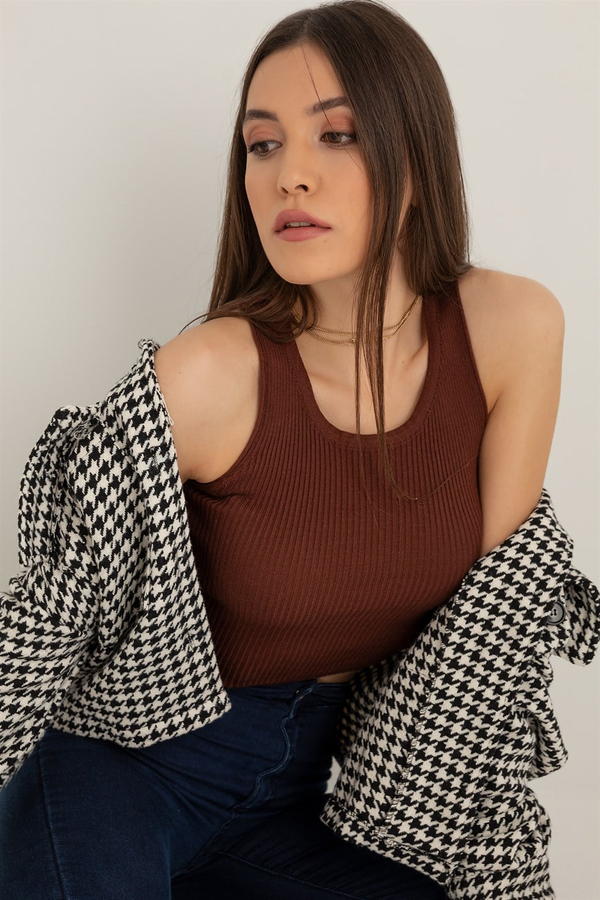 Braun Tops