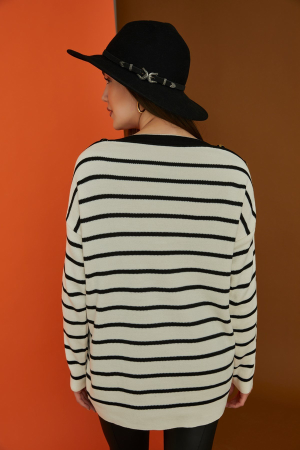 Cream Pullover