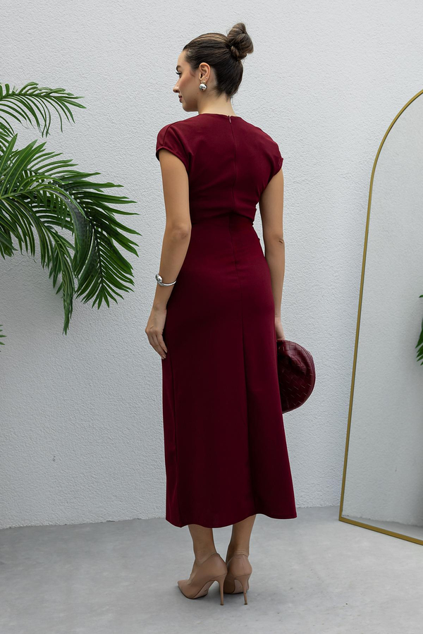 Degaje Yaka Broşlu Elbise - BORDO