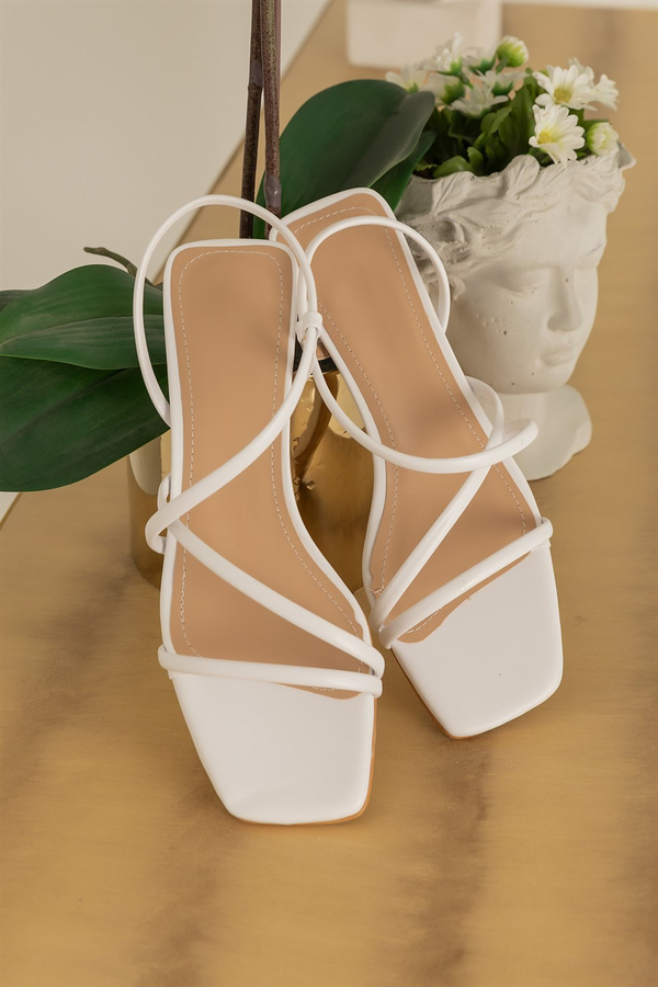 Weiße Sandalen