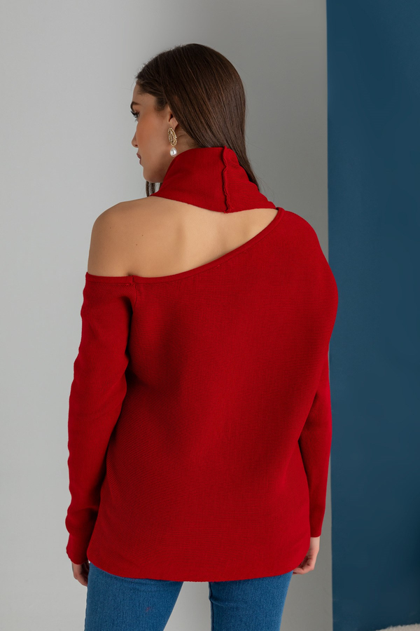 Red Pullover