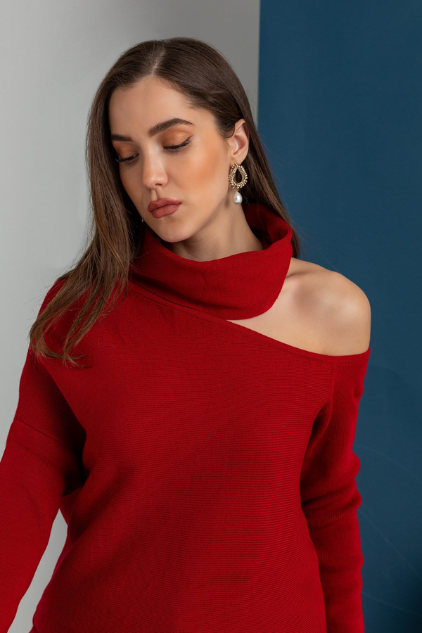 Red Pullover