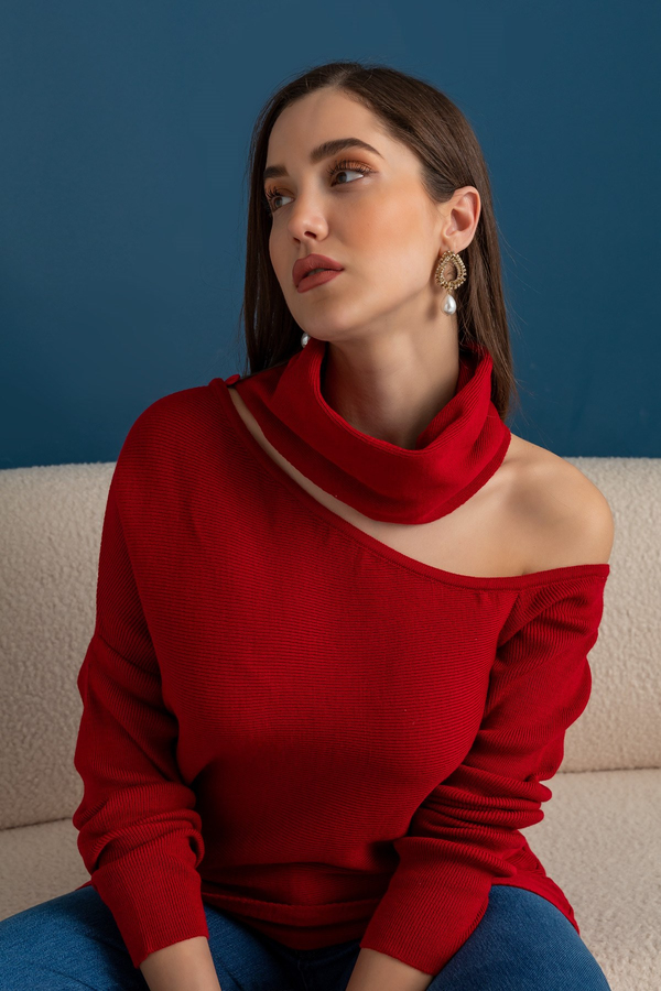 Red Pullover