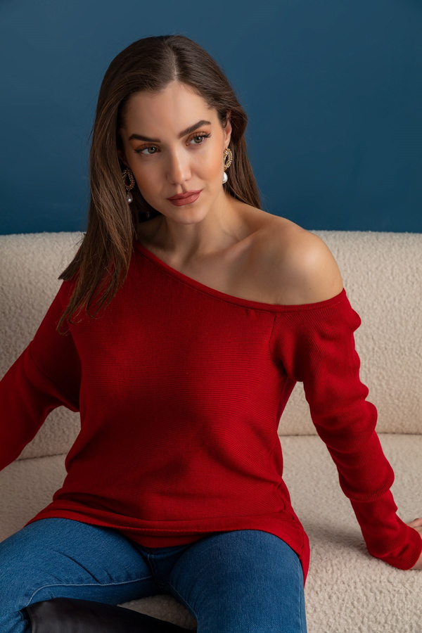 Red Pullover