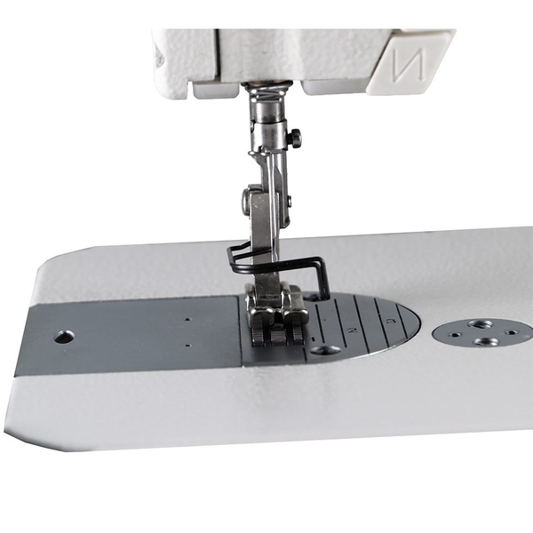 Brother S-7180A-815P iğne ve baskı ayağı yakın planı