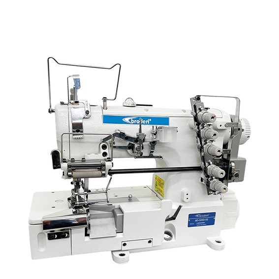 FDM Broderi BD-500D-05 Fonsiyonel Lastik Vericili Sağdan Bıçaklı Reçme Makinesi, Direct Drive, İğne Pozisyonlu, Kafadan Motorlu, Tabla ve Tekerlekli Ayak ana ürün görseli