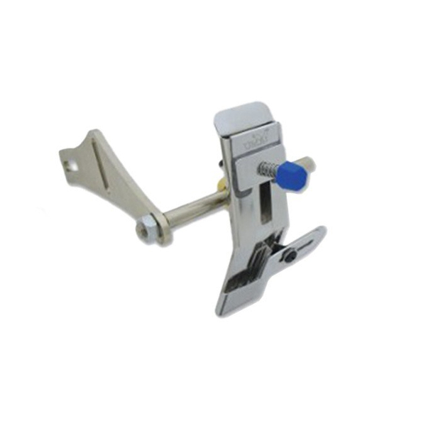 FDM | Uma-81A | Lastik Aparatı | Tansiyonlu Üstten Gelen | 5x25mm | Ayarlı | Sanayi Tipi Overlok Reçme Ve Zigzak Makinelerinde Kullanılır | İç Giyim Ve Mayo Dikimde Uygulanır ana hero görseli