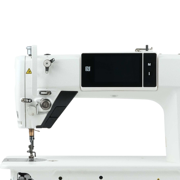 Juki DDL-9000CF renkli dijital kontrol paneli yakın görünümü