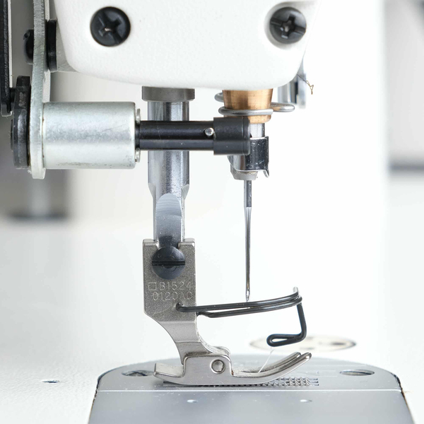 Juki DDL-8700 SC920 iğne ve baskı ayağı yakın plan