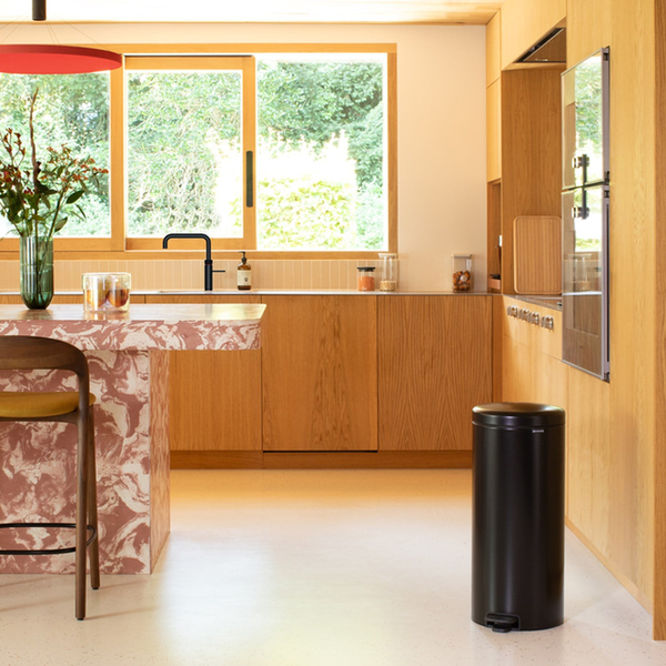 Brabantia Newicon Matt Black Pedalli Çöp Kutusu 30 L