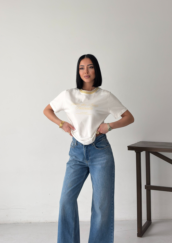 Yaka Detaylı Sarı Baskılı Beyaz Tshirt