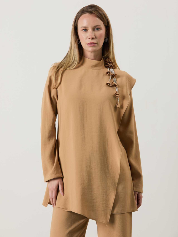 A41615 Aguaje Yakası Broş Detaylı Takım / CAMEL
