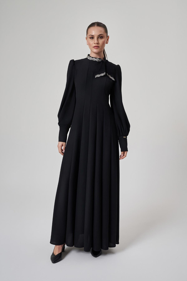 A70305 Aguaje Yakası Taş Detaylı Elbise / SİYAH