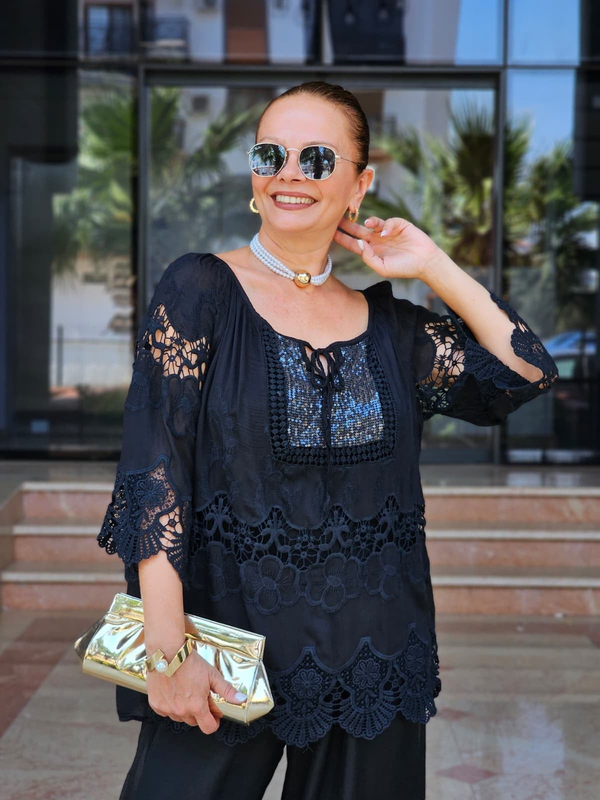 FELİX15447 Kare Yaka Payetli Dantelli Dirsek Kol İpekli Nakışlı İthal Siyah Bluz