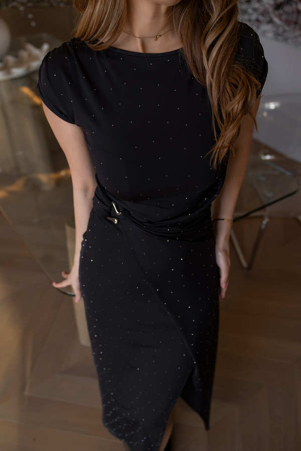 Bisiklet Yaka Drapeli Taşlı Elbise - SİYAH