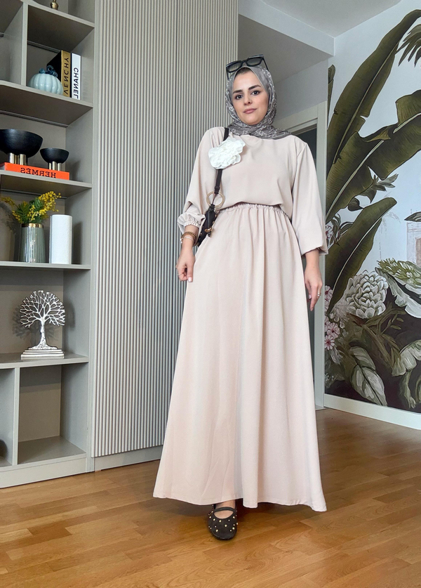Broş Detaylı Etekli Takım Bej