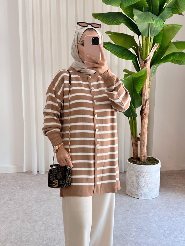ÇİZGİLİ DÜĞMELİ TRİKO HIRKA  KAHVE